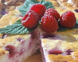 Творожный пирог с малиной