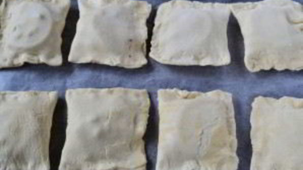 быстрые пирожки с цыпленком и помидорами