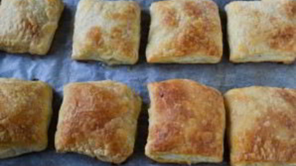 быстрые пирожки с цыпленком и помидорами