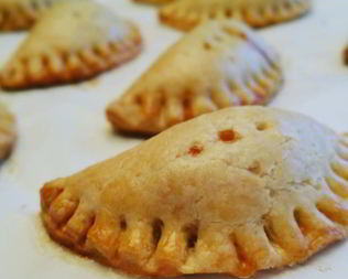 Маленькие пирожки с курицей