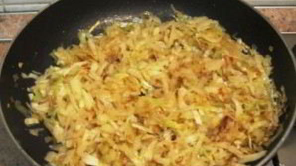 пирожки с капустой из слоеного теста