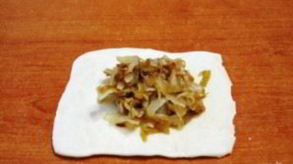 пирожки с капустой из слоеного теста