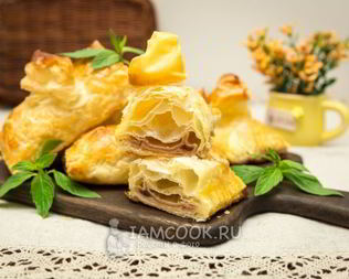 Пирожки с повидлом из слоеного теста