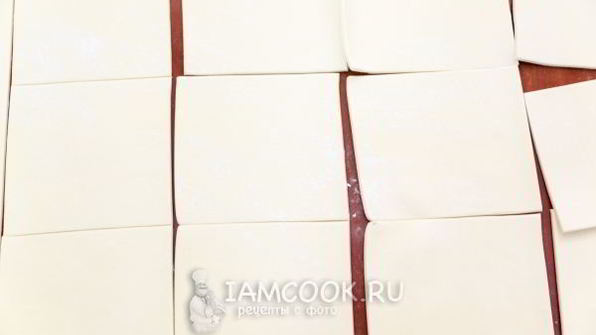 пирожки с повидлом из слоеного теста