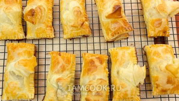 пирожки с повидлом из слоеного теста