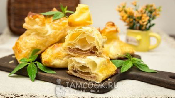 пирожки с повидлом из слоеного теста