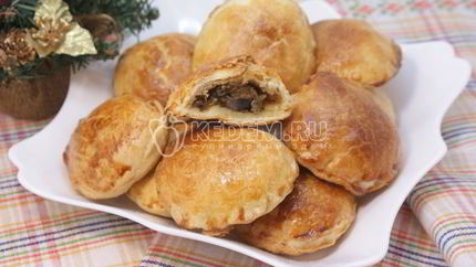 Рождественские пирожки с грибами и курицей