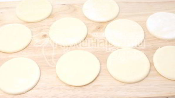 рождественские пирожки с грибами и курицей