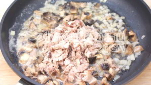 рождественские пирожки с грибами и курицей