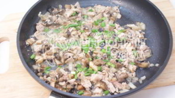 рождественские пирожки с грибами и курицей