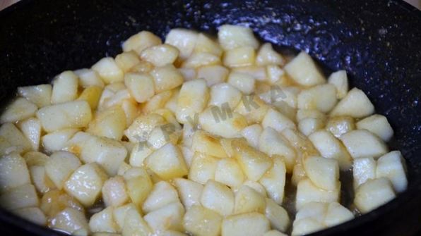 слоеные пирожки конвертики с яблоками в духовке