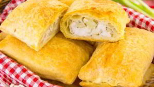 слоеные пирожки с курицей и картофелем
