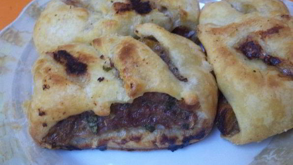 слоеные пирожки с мясной начинкой