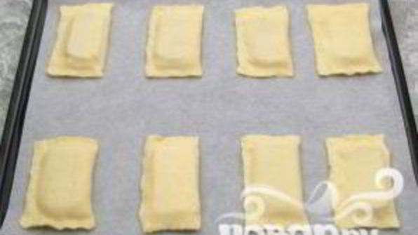 слоеные пирожки с ветчиной и сыром