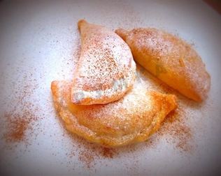 Творожные пирожки в духовке с яблоком и корицей