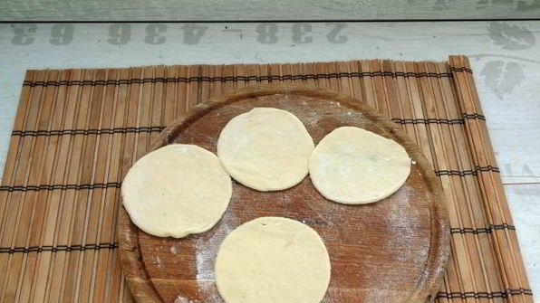 вегетарианские пирожки баоцзы с капустой и грибами