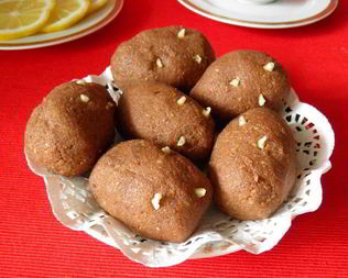 Домашнее пирожное Картошка из сухарей со сгущенкой