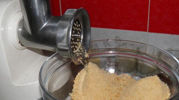 домашнее пирожное картошка из сухарей со сгущенкой