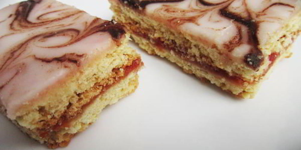 Рецепт песочного пирожного глазированного помадой