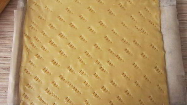 песочное пирожное глазированное помадой