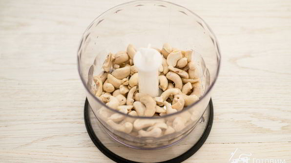 пирожное с ореховым кремом и бананами без выпечки