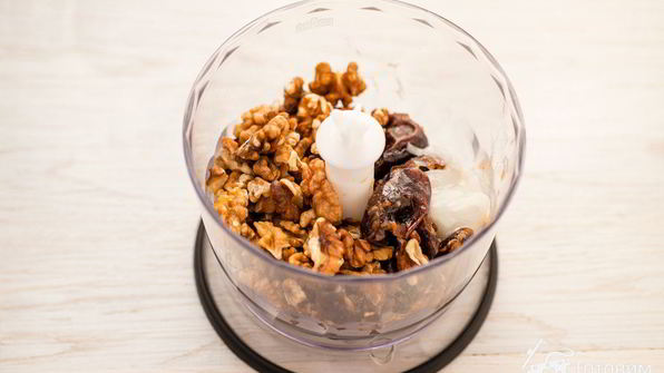 пирожное с ореховым кремом и бананами без выпечки