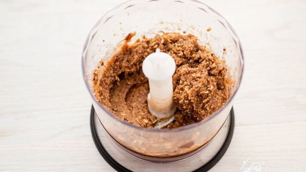 пирожное с ореховым кремом и бананами без выпечки