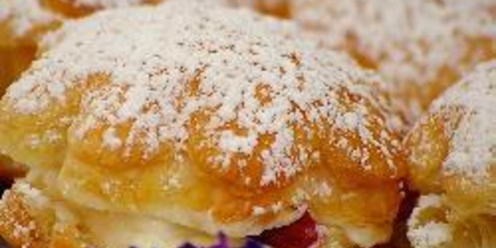 Рецепт пирожных из слоеного теста с белковым кремом