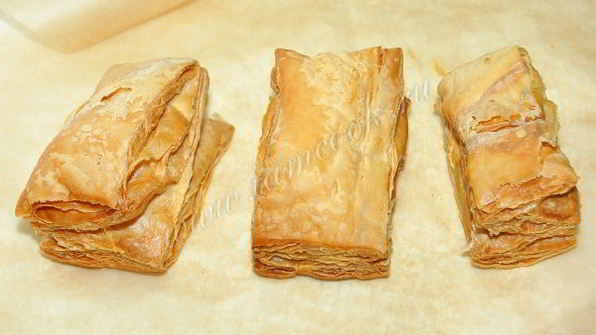 пирожные из слоеного теста со взбитыми сливками