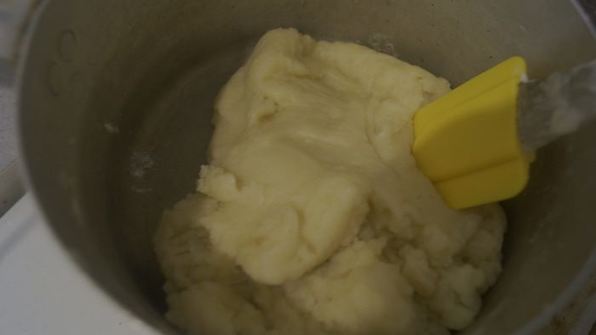 пирожные шу с вишневым сюрпризом