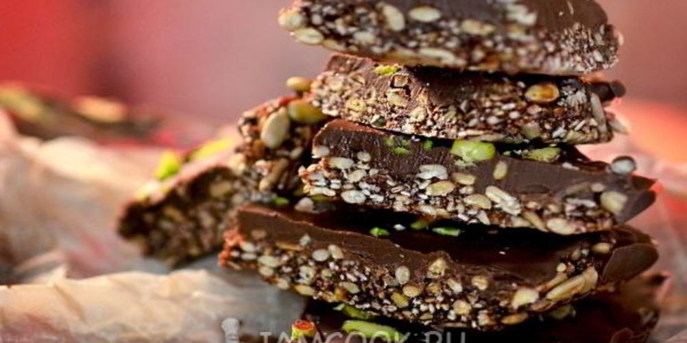 Рецепт шоколадного брауни с кунжутом и семечками