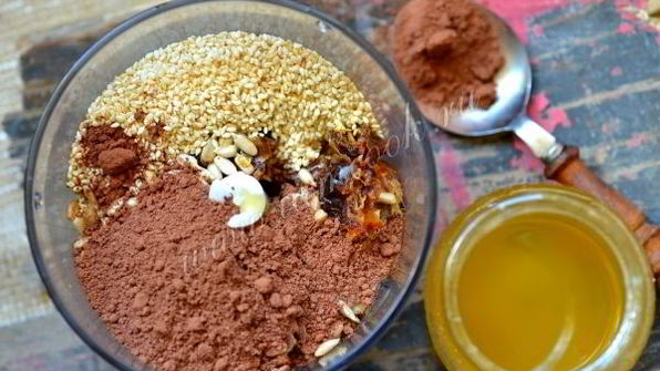 шоколадный брауни с кунжутом и семечками