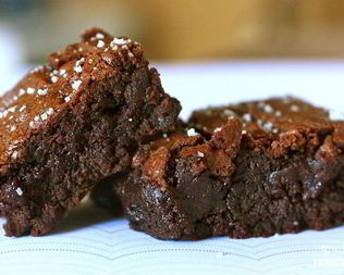 Шоколадные пирожные с солью