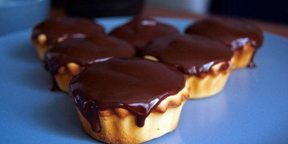 Рецепт сливочных пирожных в шоколаде