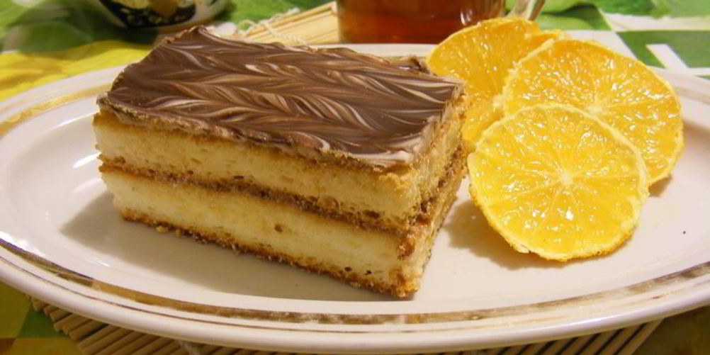 Рецепт сметанного пирожного с вареной сгущенкой