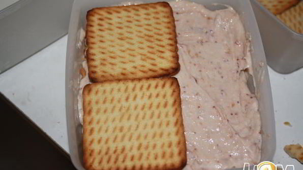 творожное пирожное на печенье