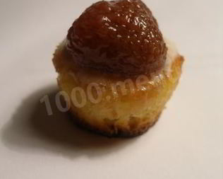 Вкусные белые пирожные бисквитные