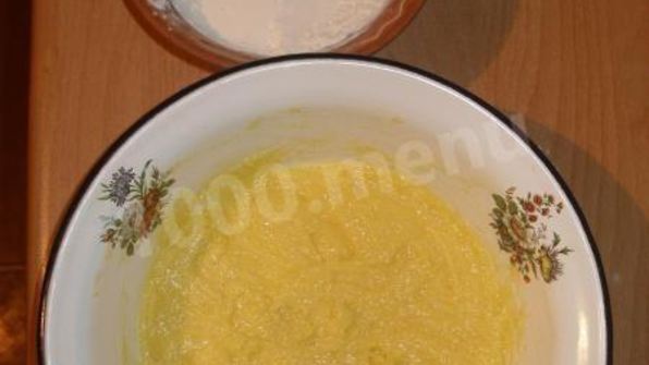 вкусные белые пирожные бисквитные