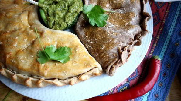 пицца кальцоне по-мексикански