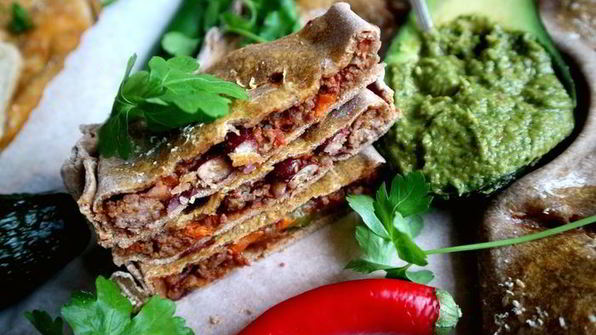 пицца кальцоне по-мексикански