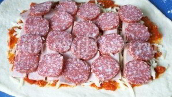 пицца-рулет стромболи