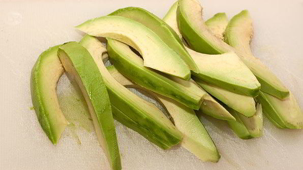 пицца с авокадо