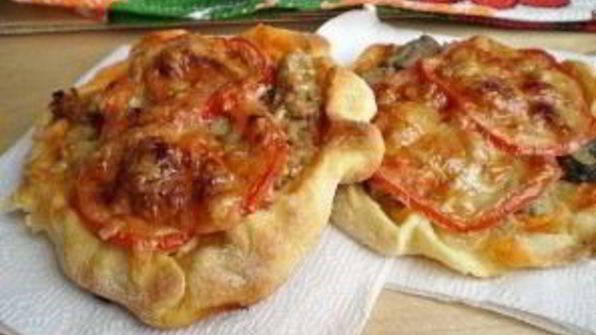 пицца с фаршем и грибами