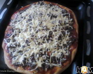 Пицца с грибами и с гусиным фаршем