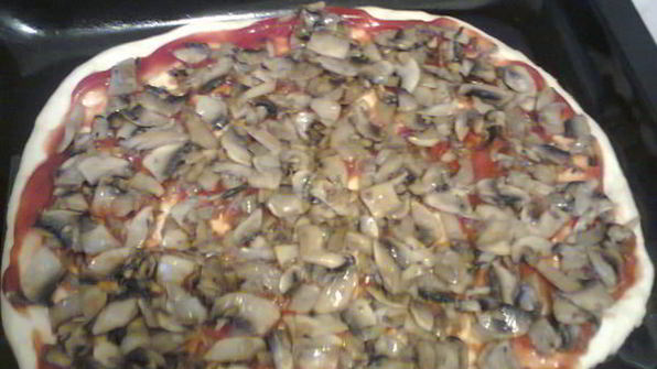 пицца с грибами и с гусиным фаршем