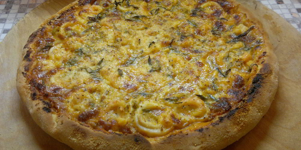 Рецепт пиццы с кальмарами и креветками на тонком тесте из дву сортов муки