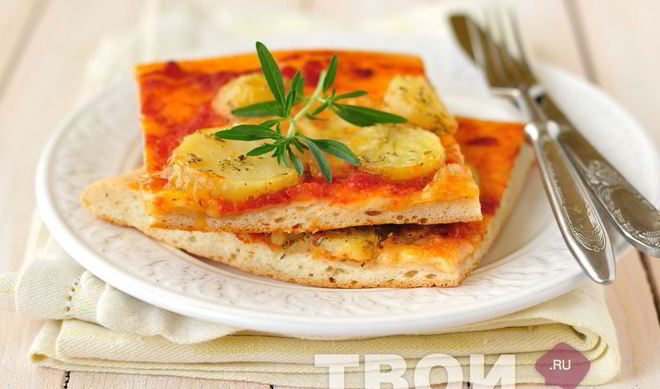 Пицца с картофелем, розмарином и тимьяном