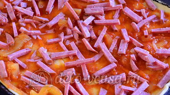 пицца с колбасой