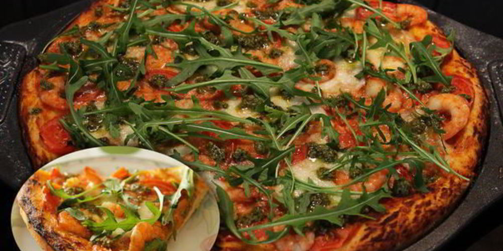 Рецепт пиццы с креветками и рукколой