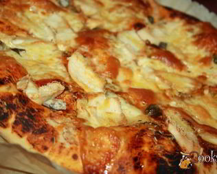 Пицца с курицей и каперсами